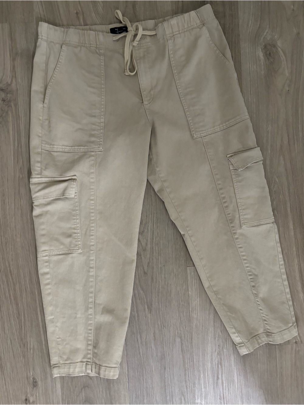 Banana Republic Women’s Drawstring Cargo Pants in Beige Size Large